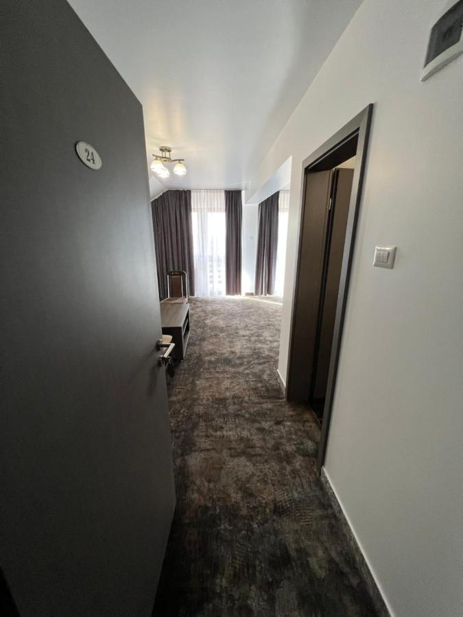Motel Infinit Târgu Jiu エクステリア 写真