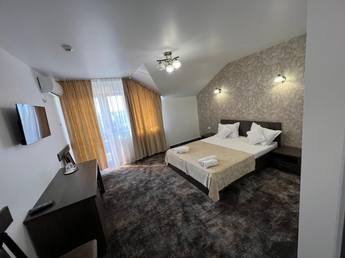 Motel Infinit Târgu Jiu エクステリア 写真