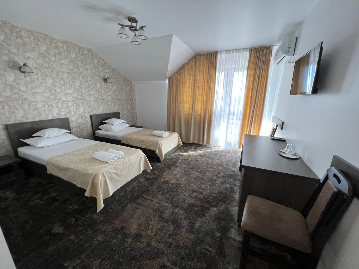Motel Infinit Târgu Jiu エクステリア 写真