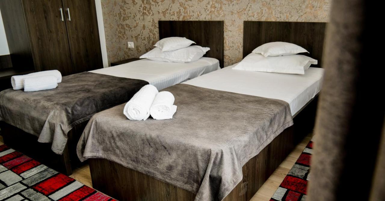 Motel Infinit Târgu Jiu エクステリア 写真