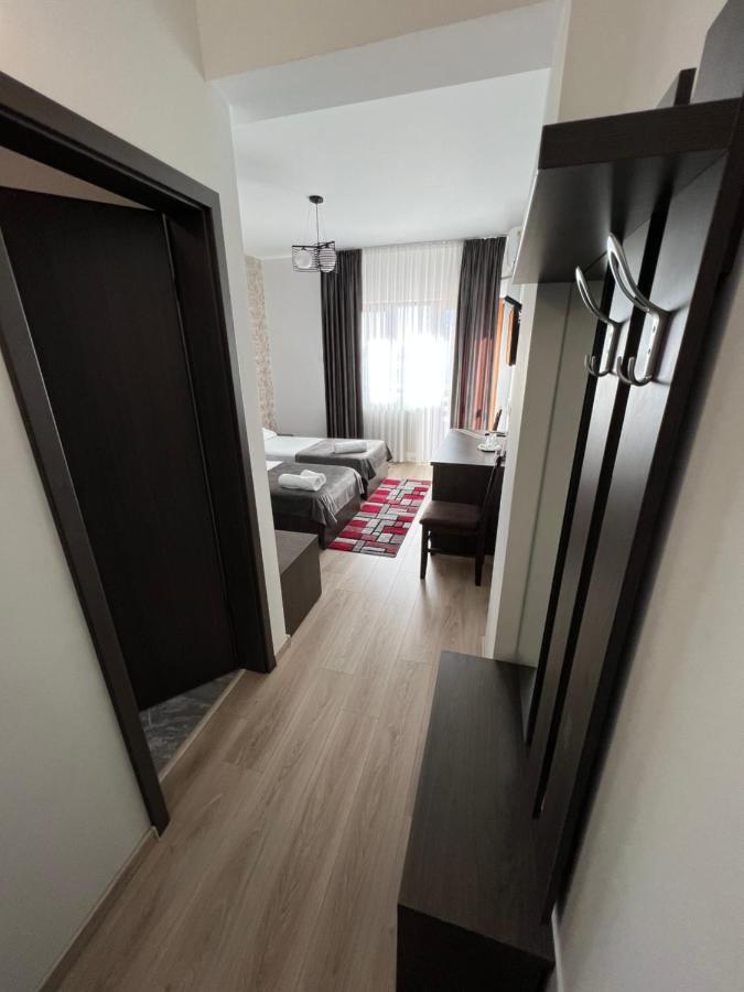 Motel Infinit Târgu Jiu エクステリア 写真