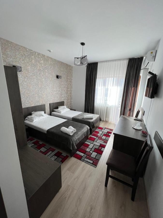 Motel Infinit Târgu Jiu エクステリア 写真