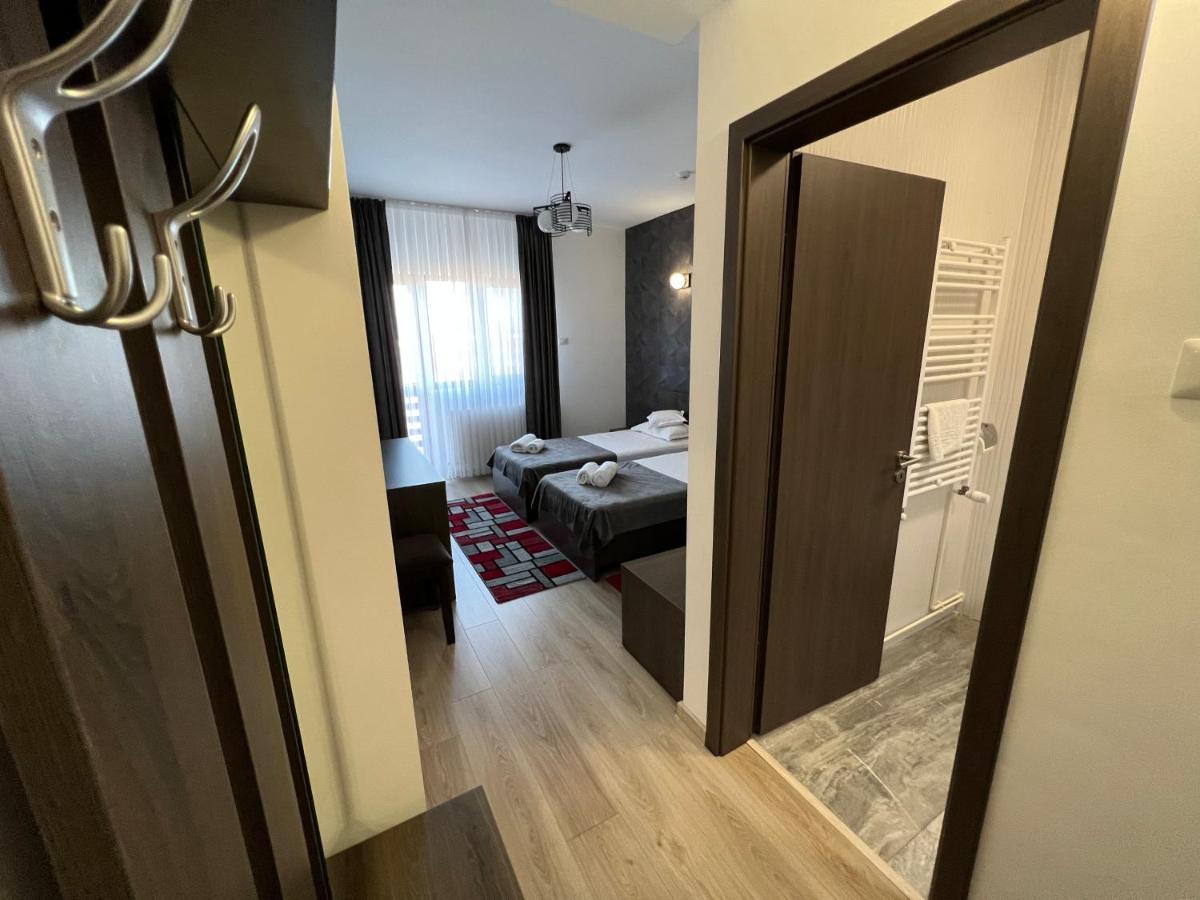 Motel Infinit Târgu Jiu エクステリア 写真