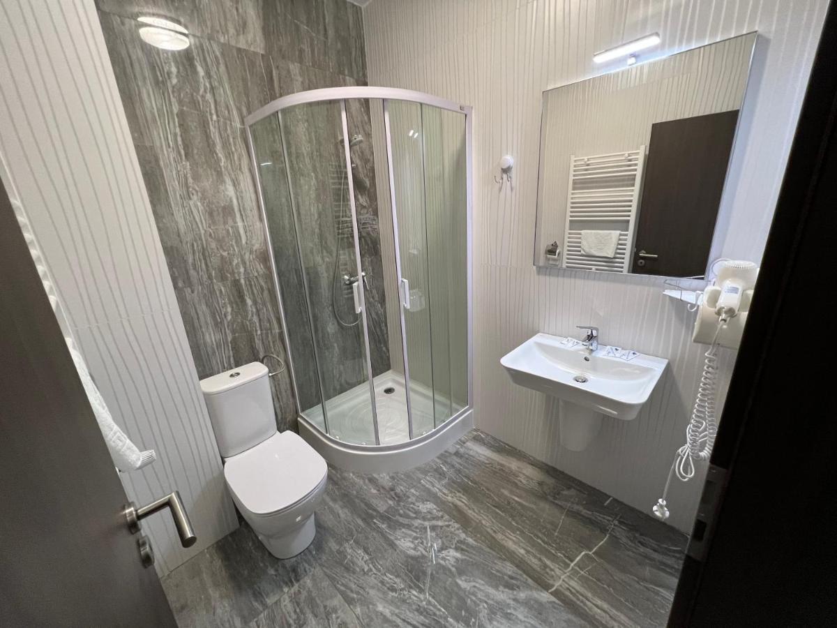 Motel Infinit Târgu Jiu エクステリア 写真