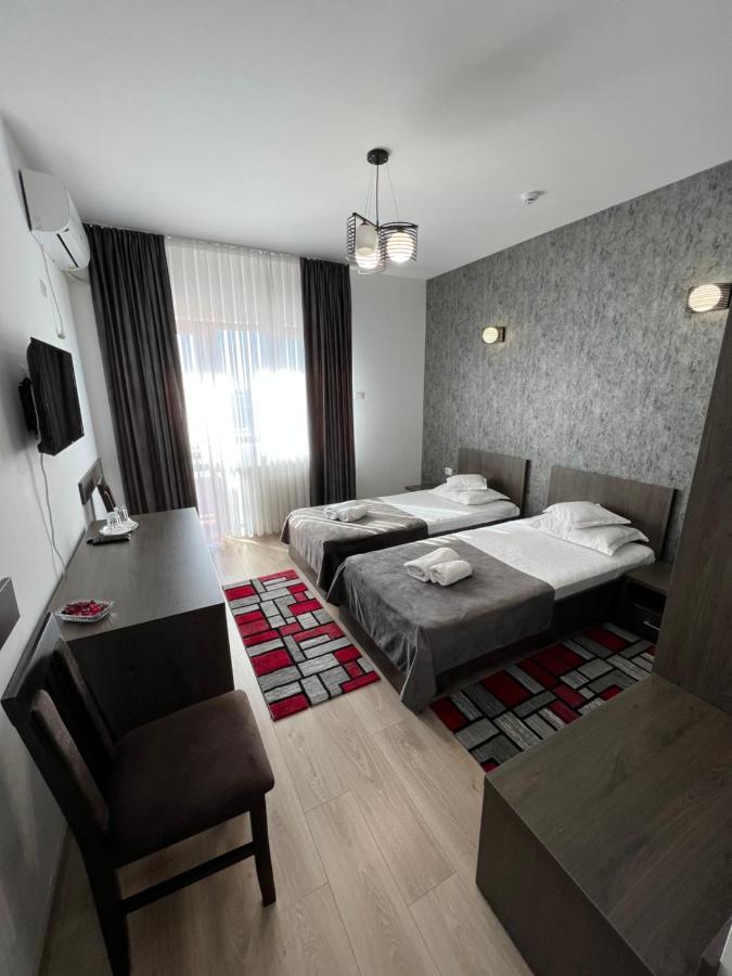 Motel Infinit Târgu Jiu エクステリア 写真