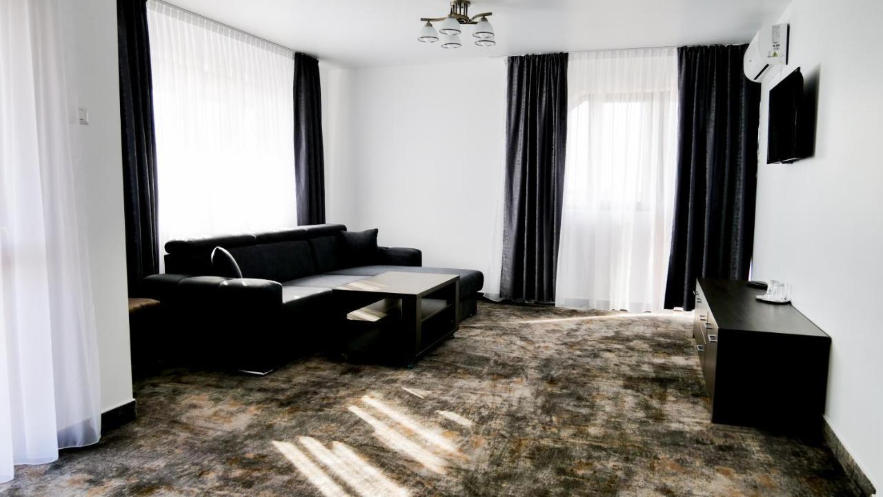 Motel Infinit Târgu Jiu エクステリア 写真