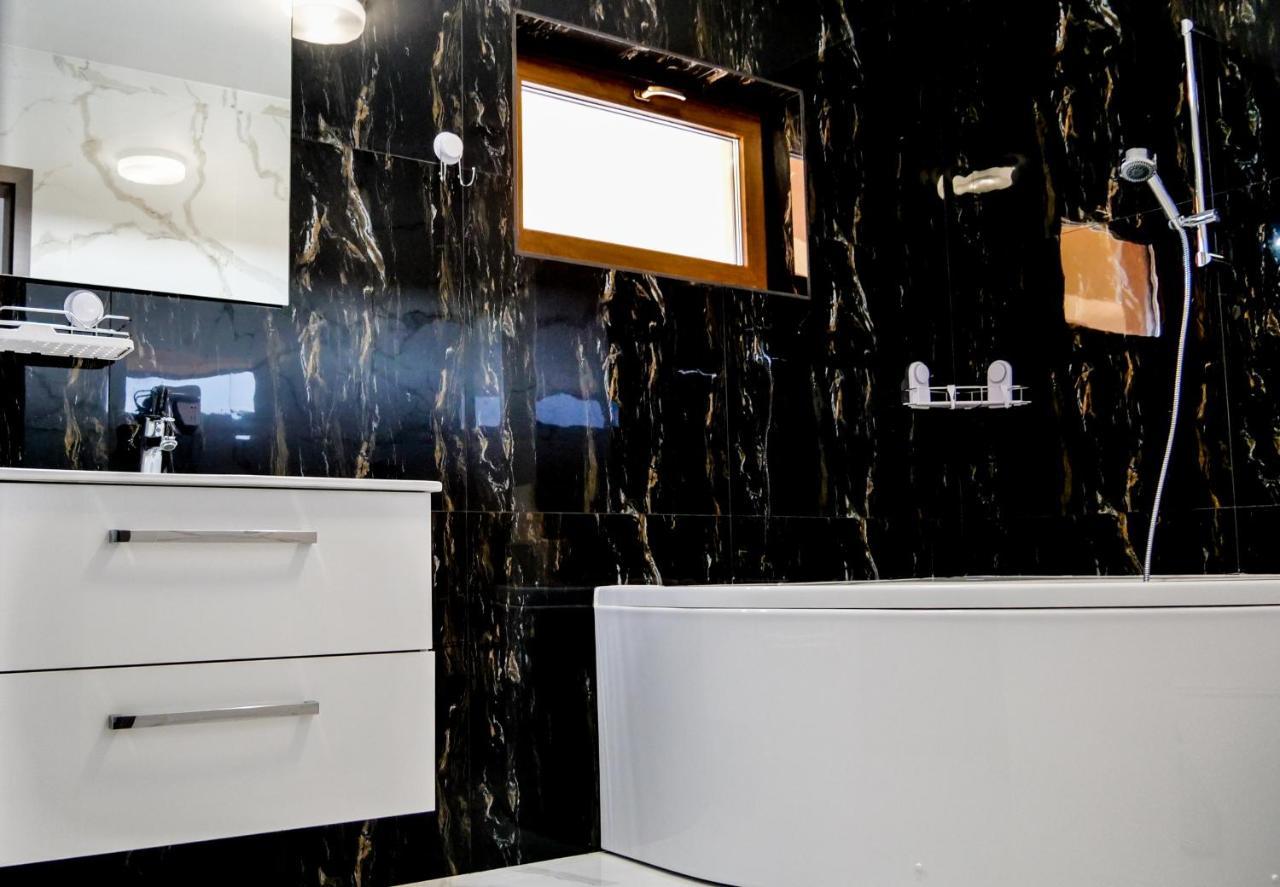 Motel Infinit Târgu Jiu エクステリア 写真