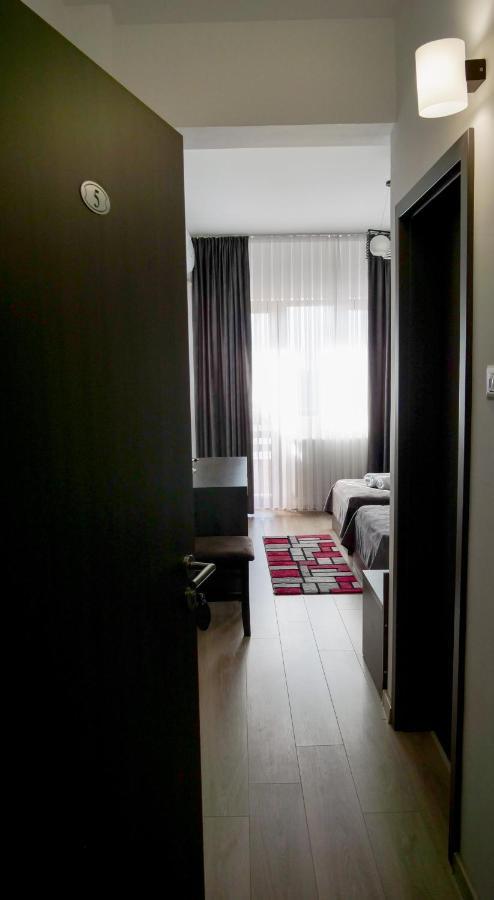 Motel Infinit Târgu Jiu エクステリア 写真