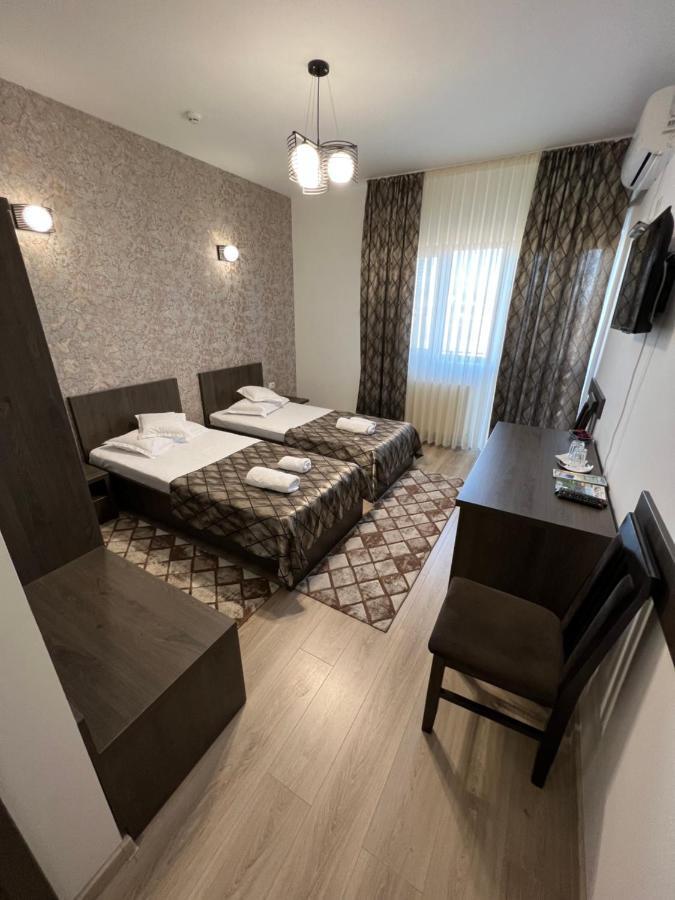 Motel Infinit Târgu Jiu エクステリア 写真
