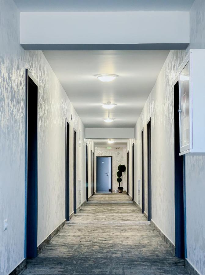Motel Infinit Târgu Jiu エクステリア 写真