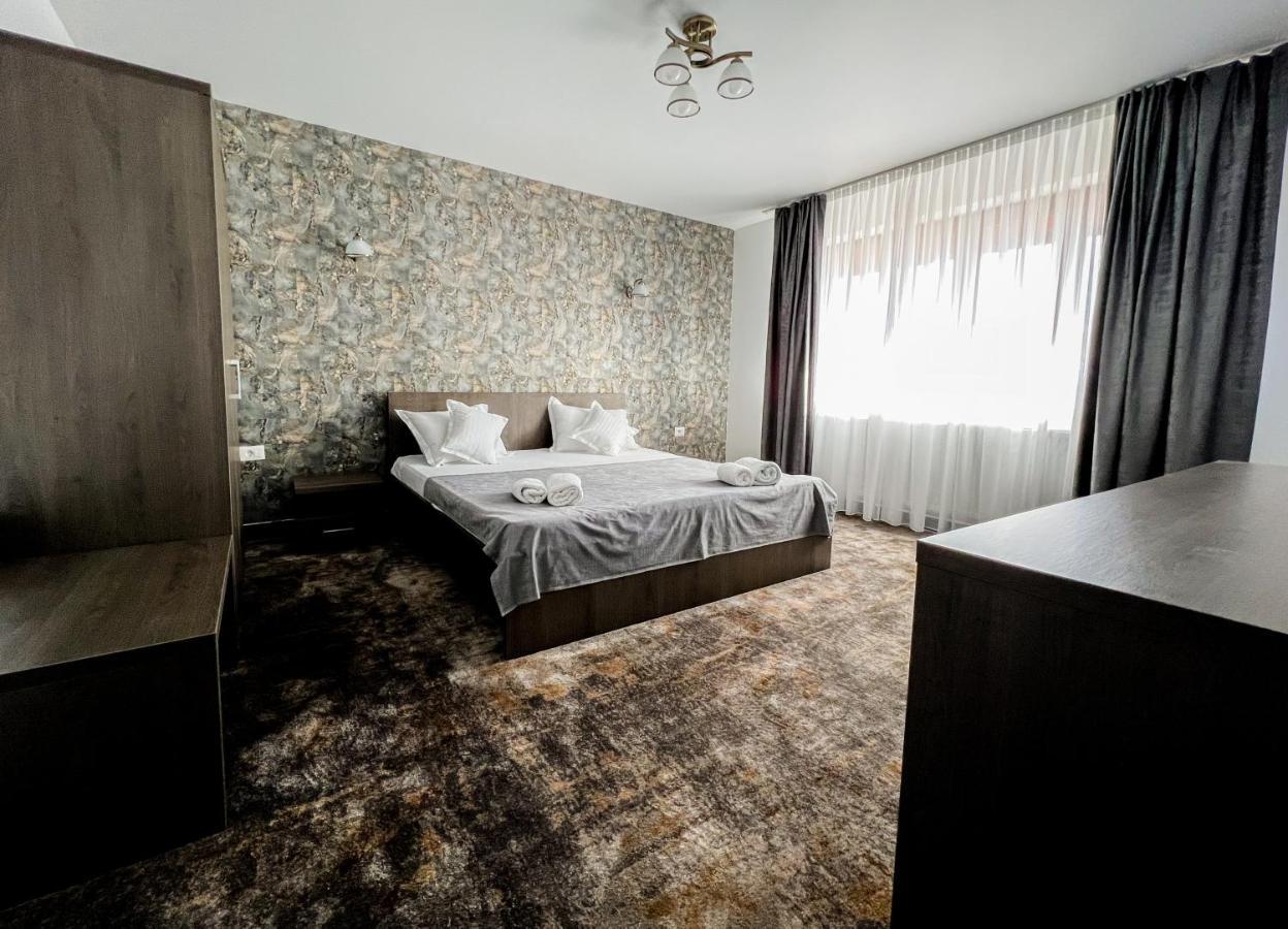 Motel Infinit Târgu Jiu エクステリア 写真