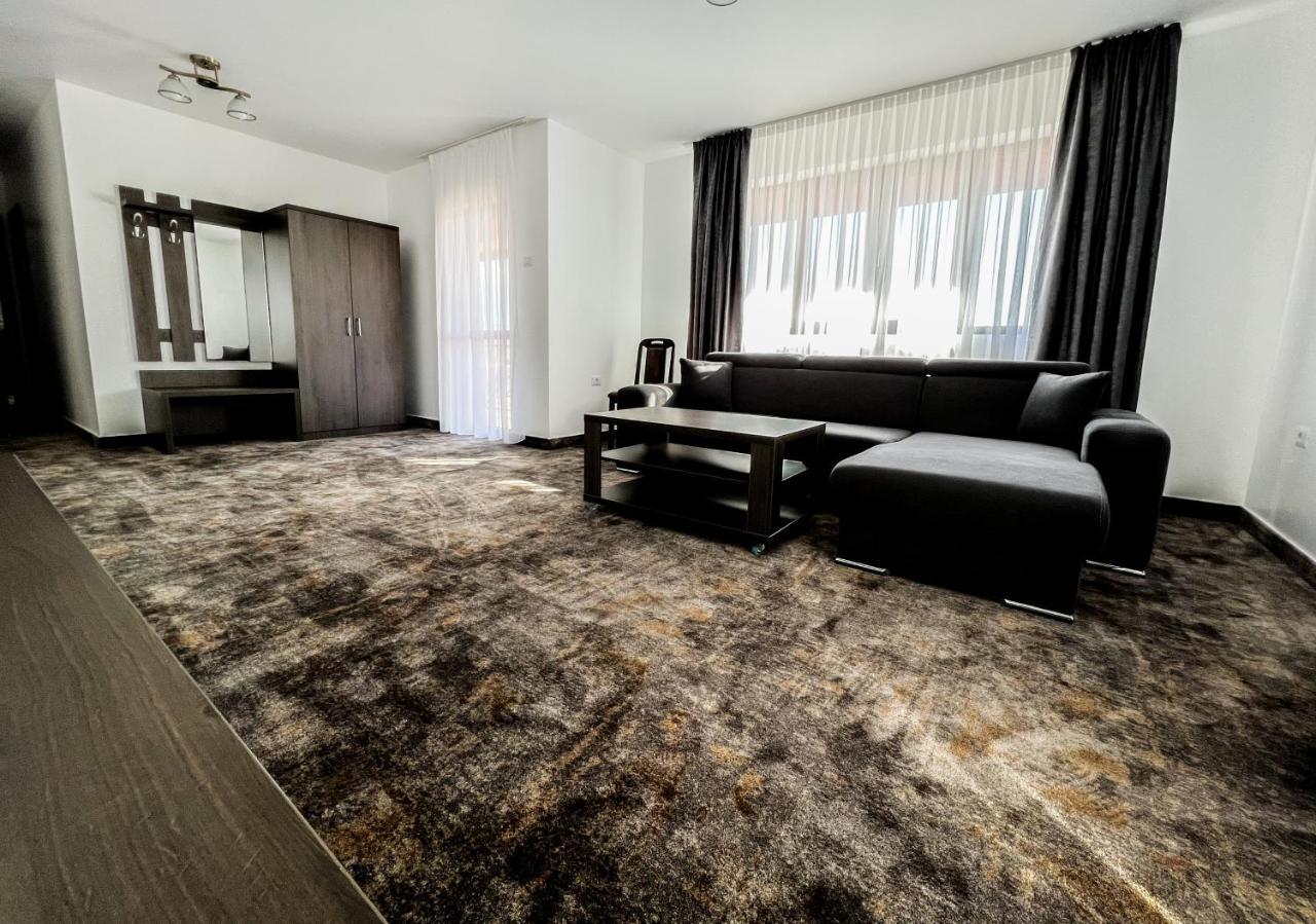 Motel Infinit Târgu Jiu エクステリア 写真