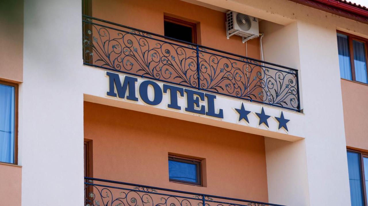 Motel Infinit Târgu Jiu エクステリア 写真