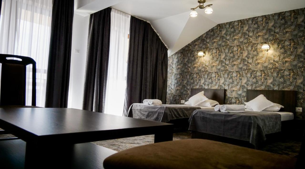 Motel Infinit Târgu Jiu エクステリア 写真