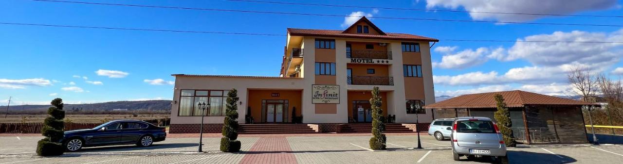 Motel Infinit Târgu Jiu エクステリア 写真