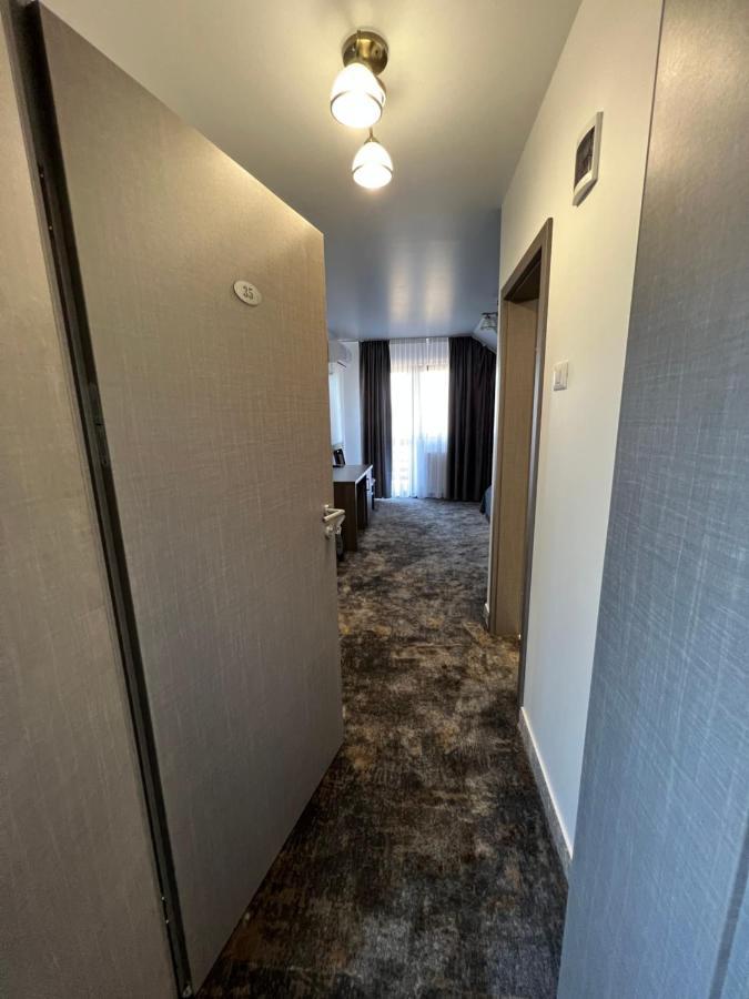 Motel Infinit Târgu Jiu エクステリア 写真